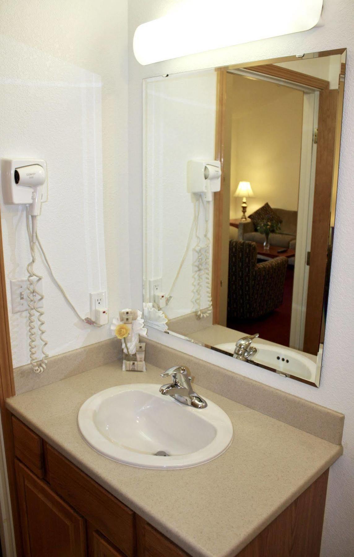 Juneau Hotel Bagian luar foto