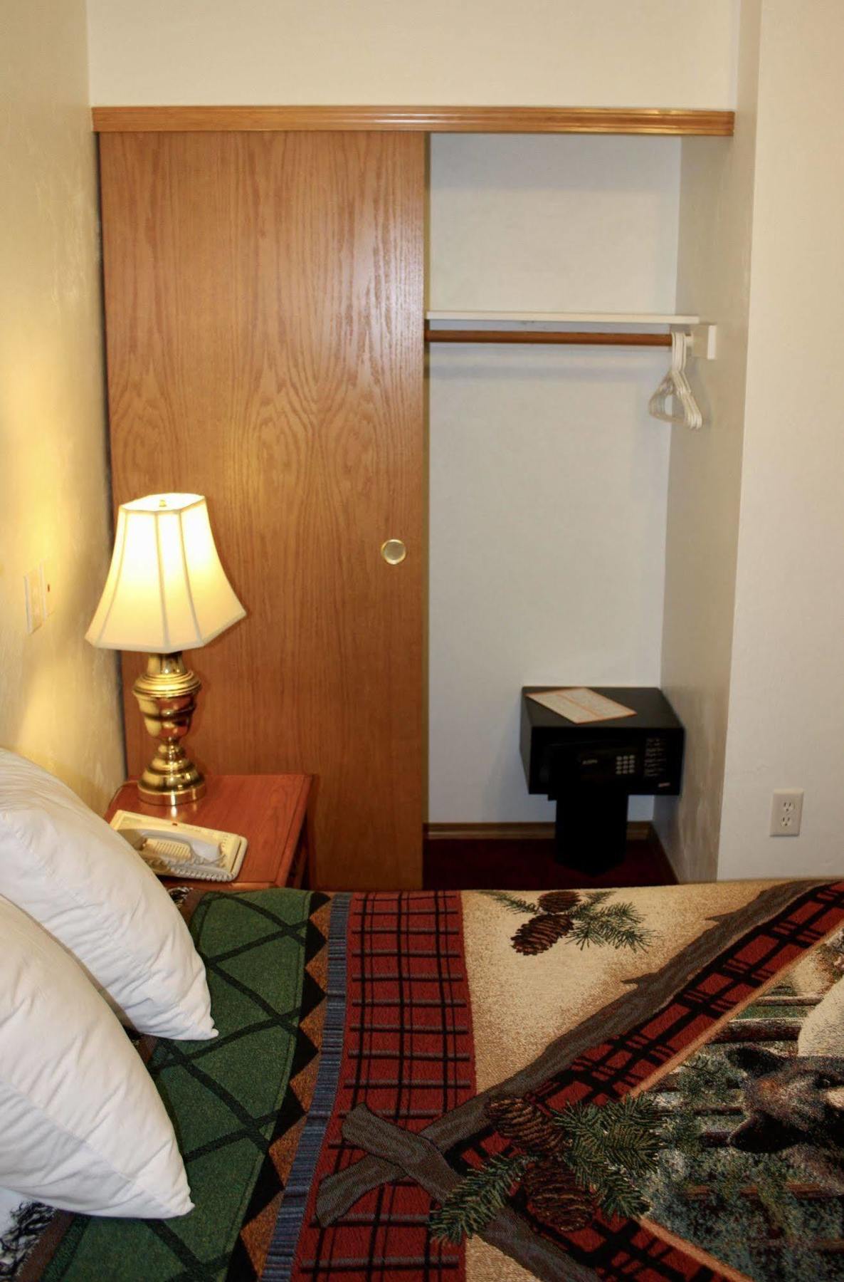 Juneau Hotel Bagian luar foto